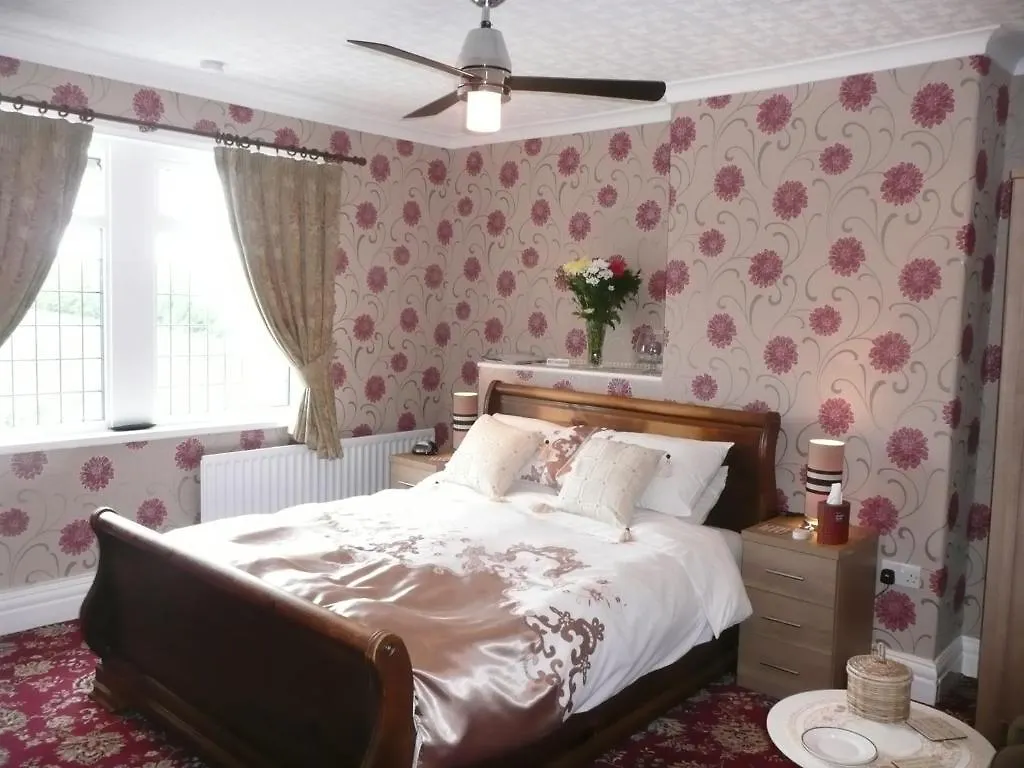 Bed and Breakfast Cherry Blossom Guest House Γουίτμπι