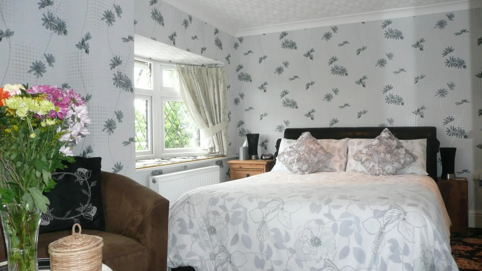 Bed and Breakfast Cherry Blossom Guest House Γουίτμπι