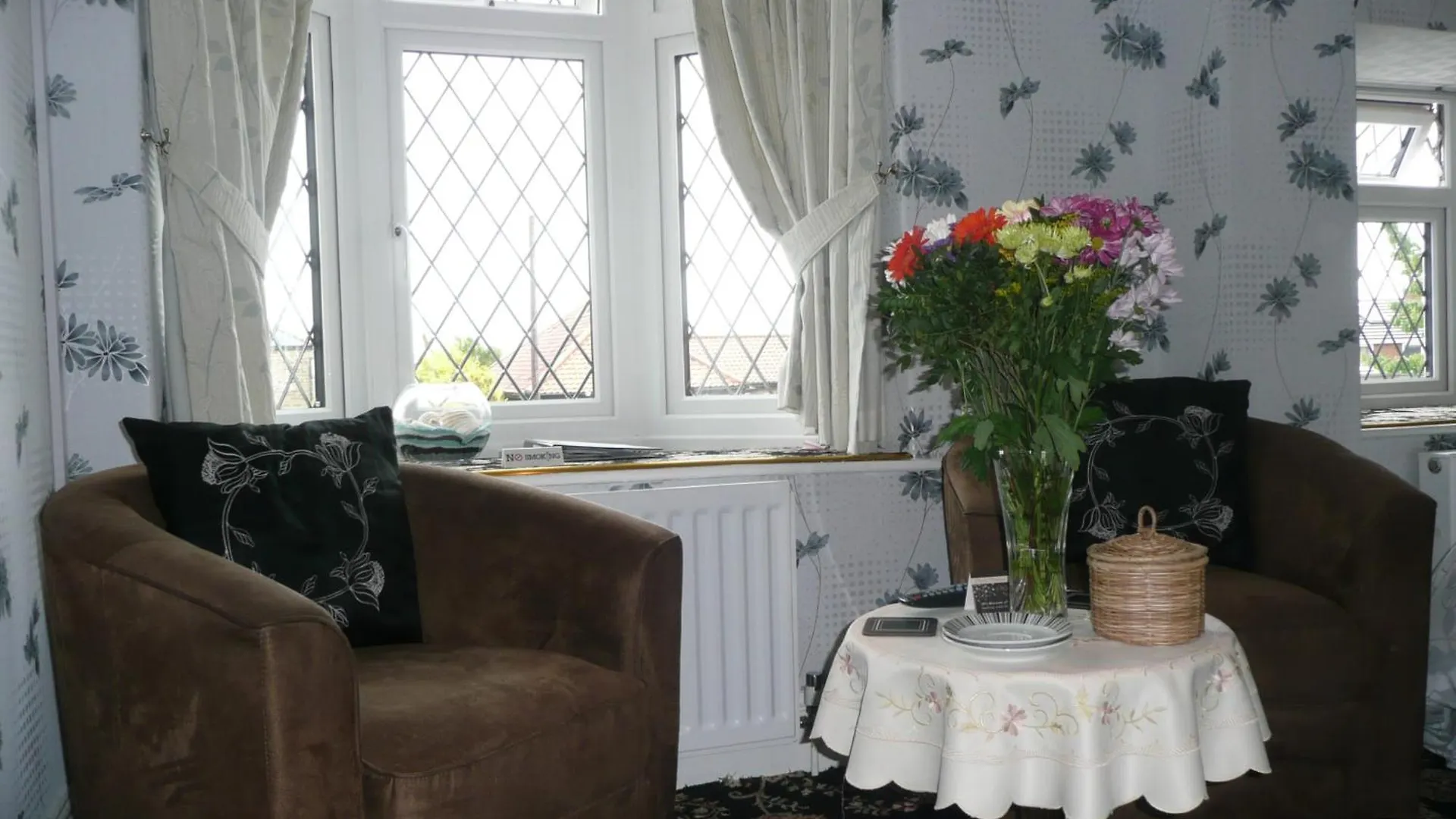Cherry Blossom Guest House Γουίτμπι 3*,