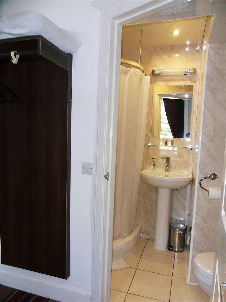 Cherry Blossom Guest House Γουίτμπι