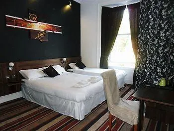 Cherry Blossom Guest House Γουίτμπι Bed and Breakfast