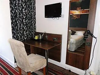 Cherry Blossom Guest House Γουίτμπι 3*,
