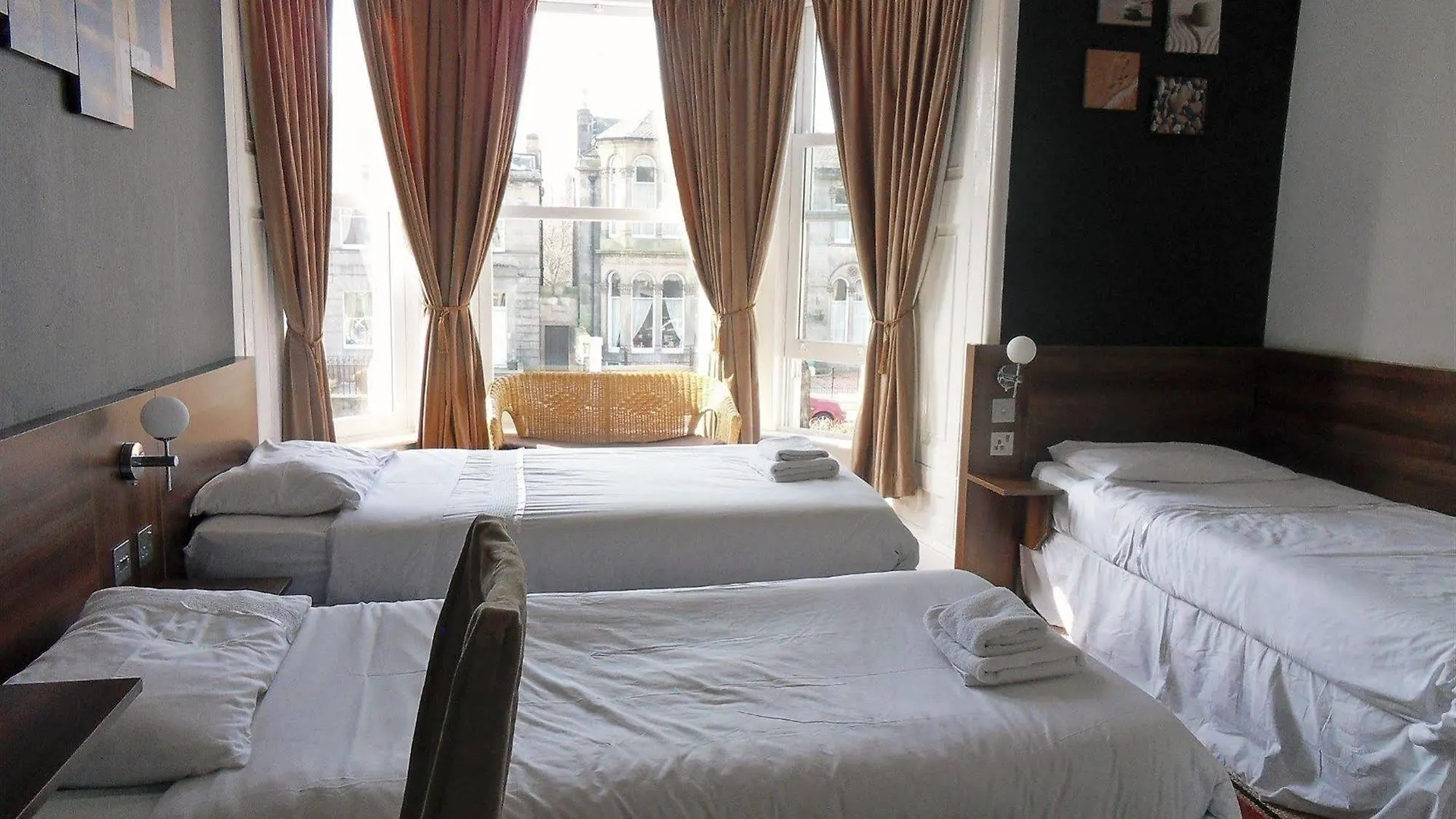 Cherry Blossom Guest House Γουίτμπι