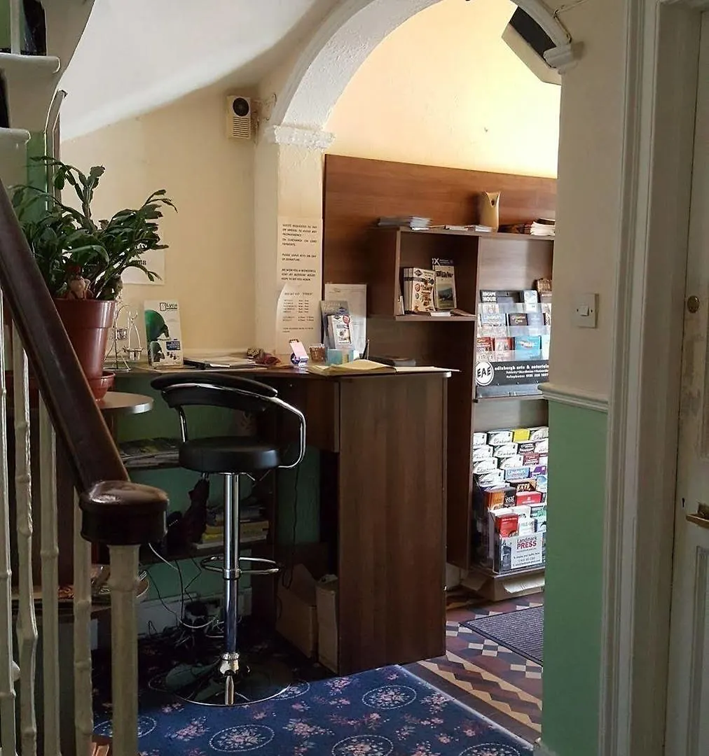 Cherry Blossom Guest House Γουίτμπι