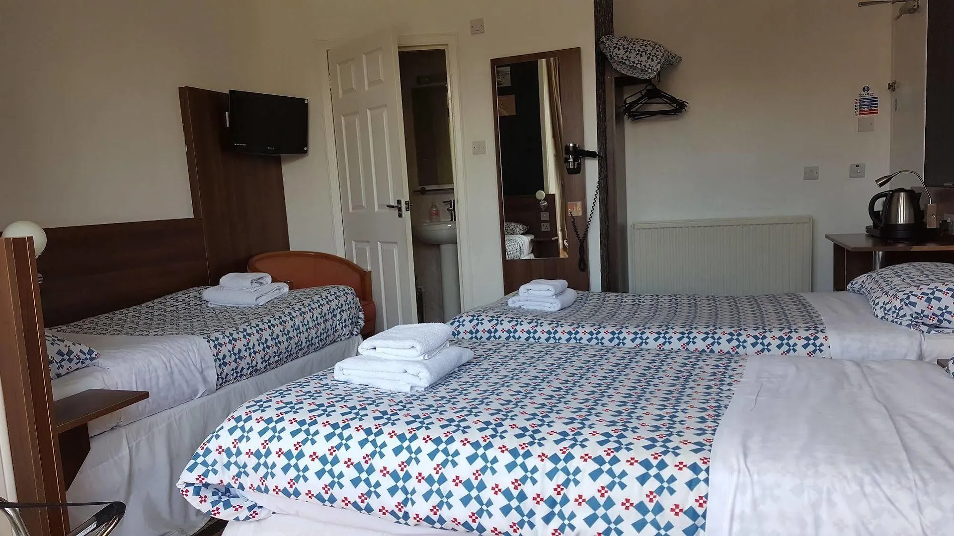 Cherry Blossom Guest House Γουίτμπι