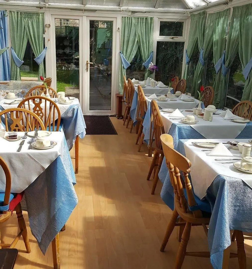 Bed and Breakfast Cherry Blossom Guest House Γουίτμπι