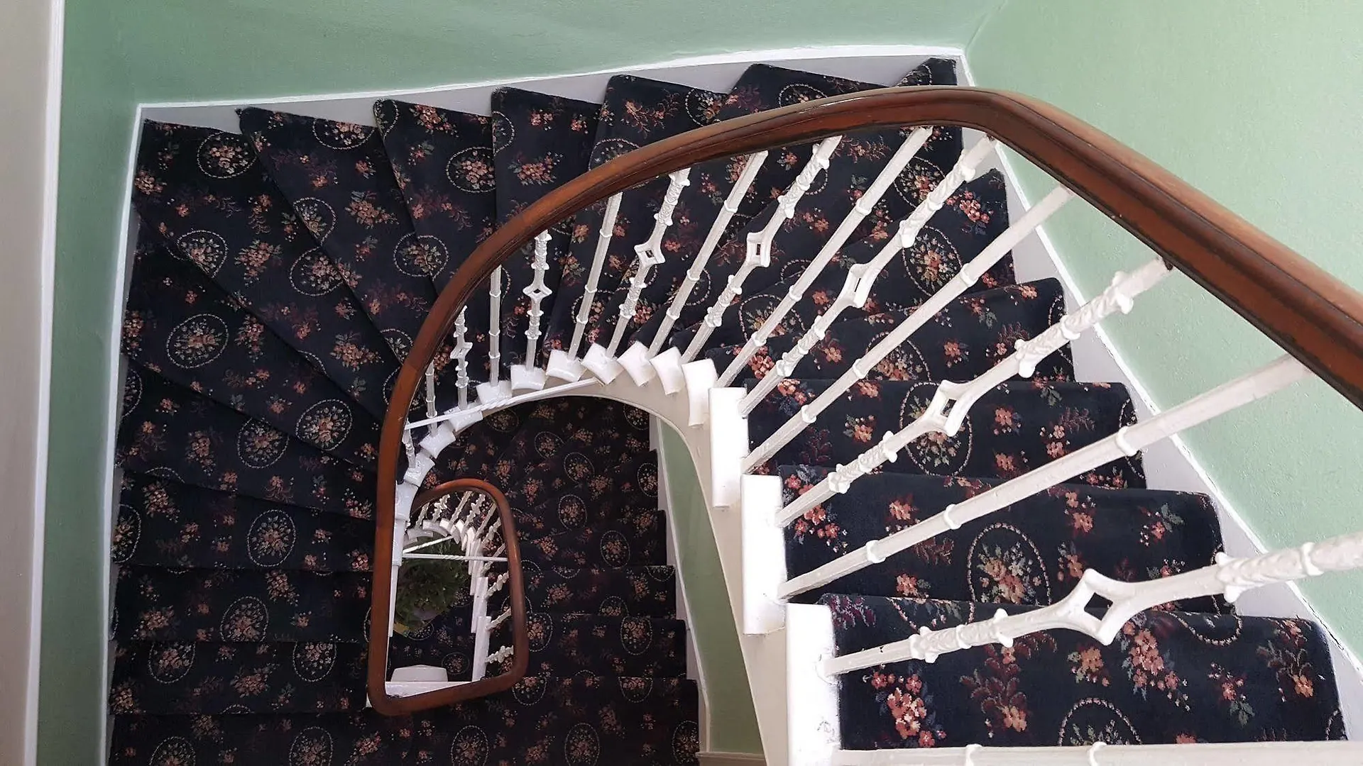 Cherry Blossom Guest House Γουίτμπι Bed and Breakfast